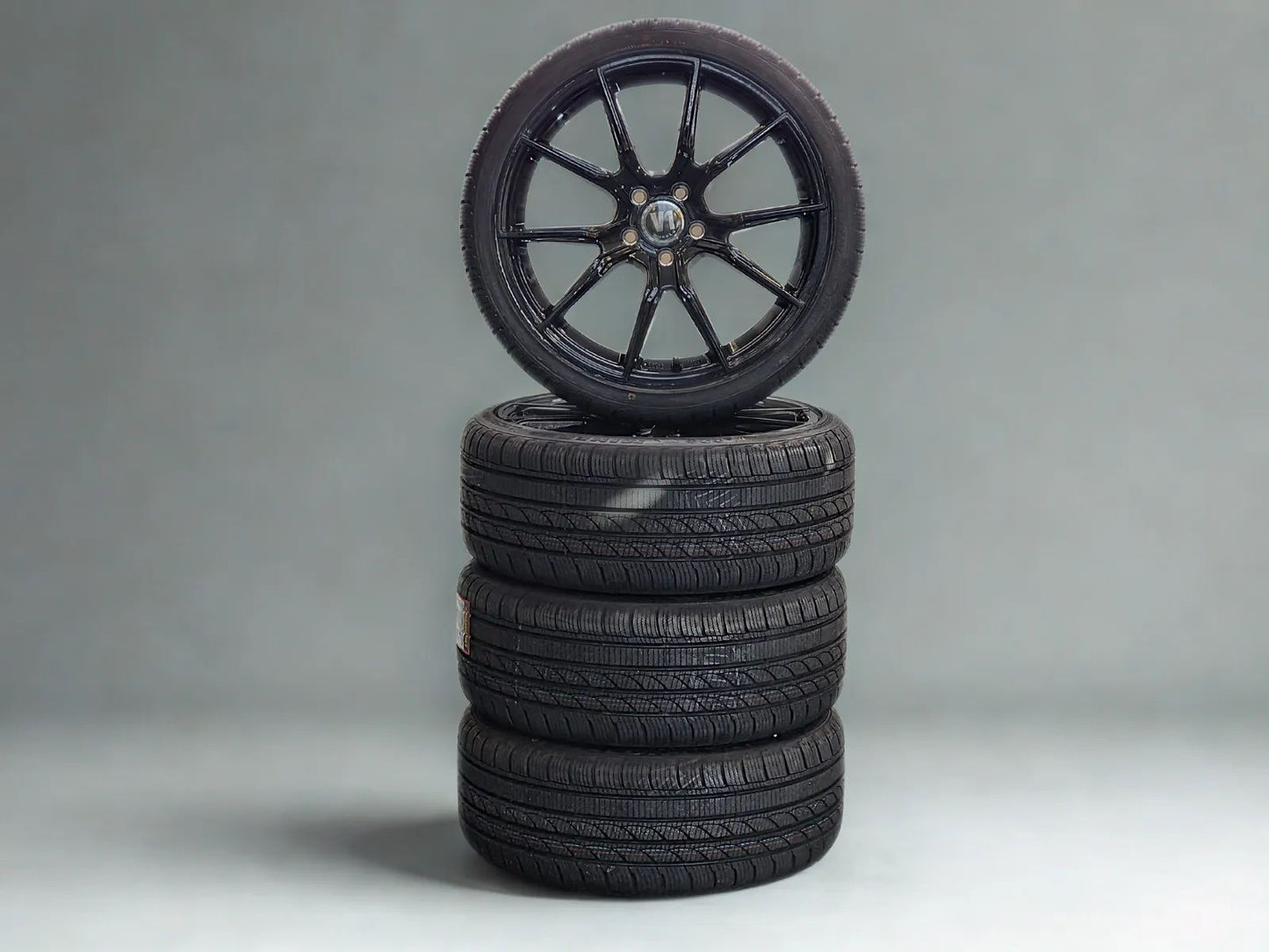 Winterkomplettradsatz 19 Zoll V1 Wheels 235/35 R19 Minerva