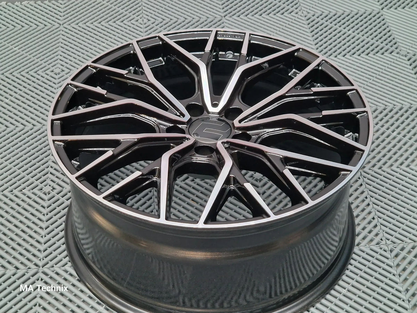 Wheelworld WH37 19 Zoll 8,5x19 ET26 5x112 schwarz poliert