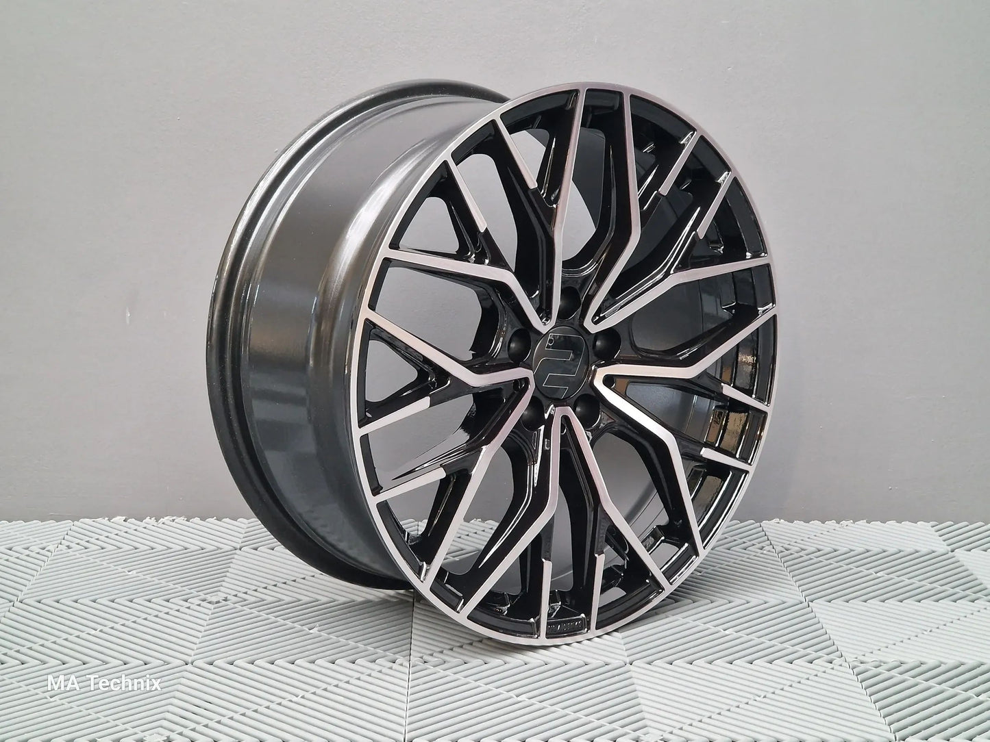 Wheelworld WH37 19 Zoll 8,5x19 ET26 5x112 schwarz poliert