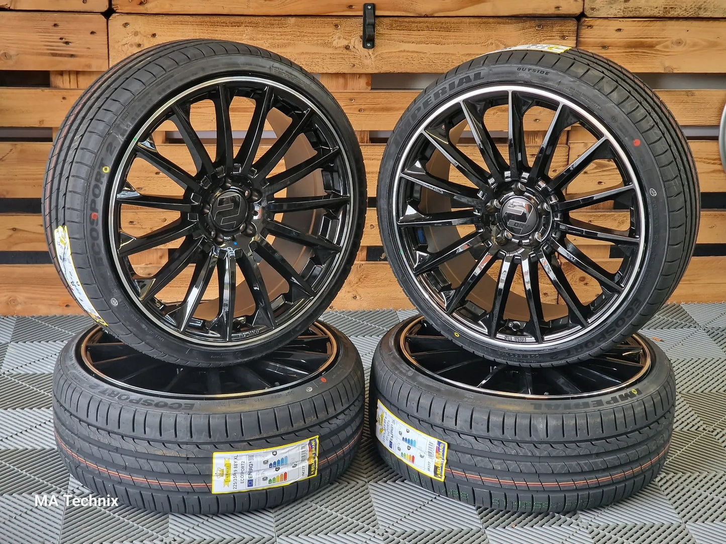 Sommerkomplettradsatz 225/35 R19 Wheelworld WH39 8,5x19 ET45 schwarz poliert