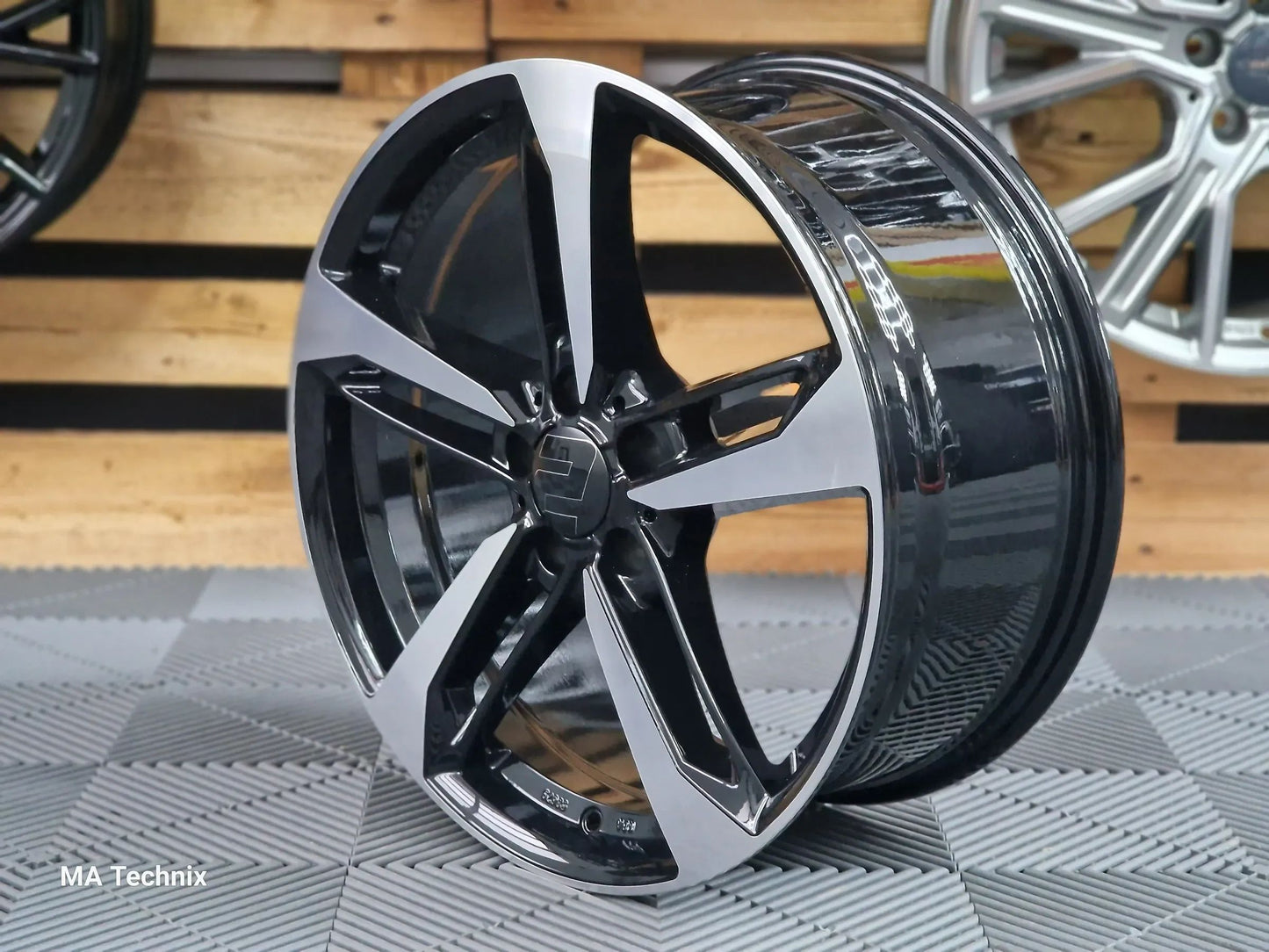 Wheelworld WH36 8,5x19 ET30 5x112 schwarz frontpoliert