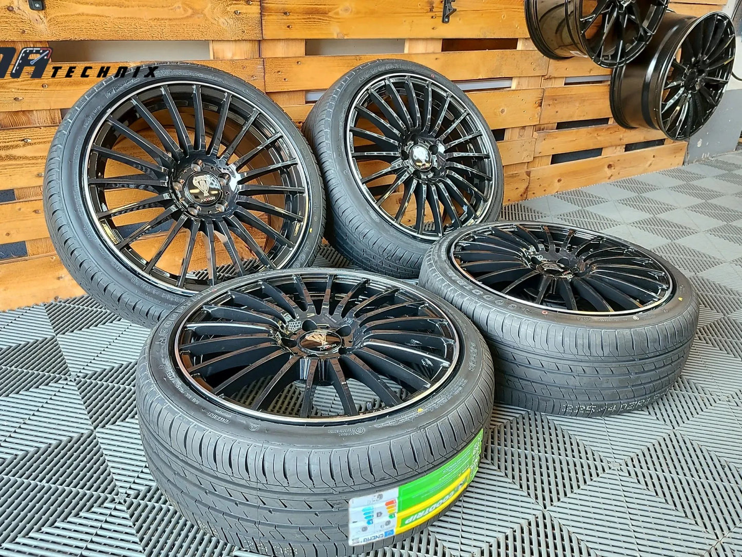 Axxion AX5 8x18 ET45 5x112 Winterkomplettrad 225/40 R18