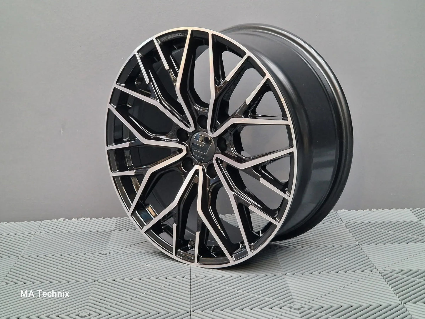 Wheelworld WH37 19 Zoll 8,5x19 ET26 5x112 schwarz poliert