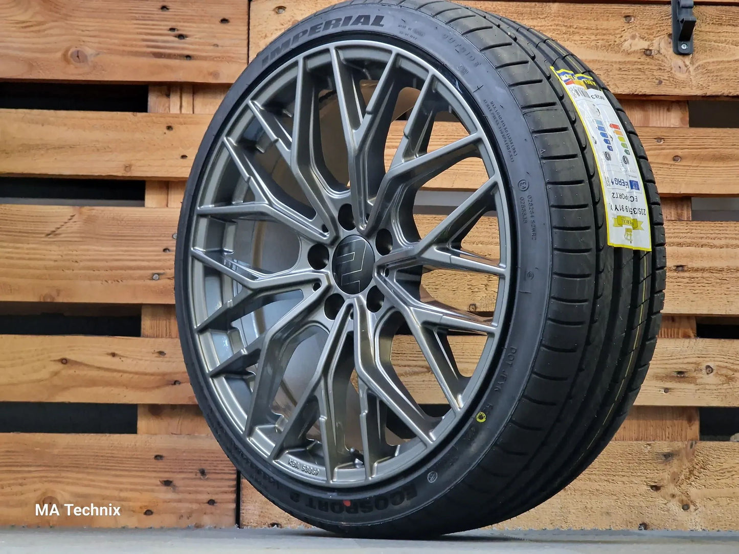 Sommerkompletträder Wheelworld WH37 8,5x20 ET35 grau mit 245/35 R20 Superia Sommerreifen