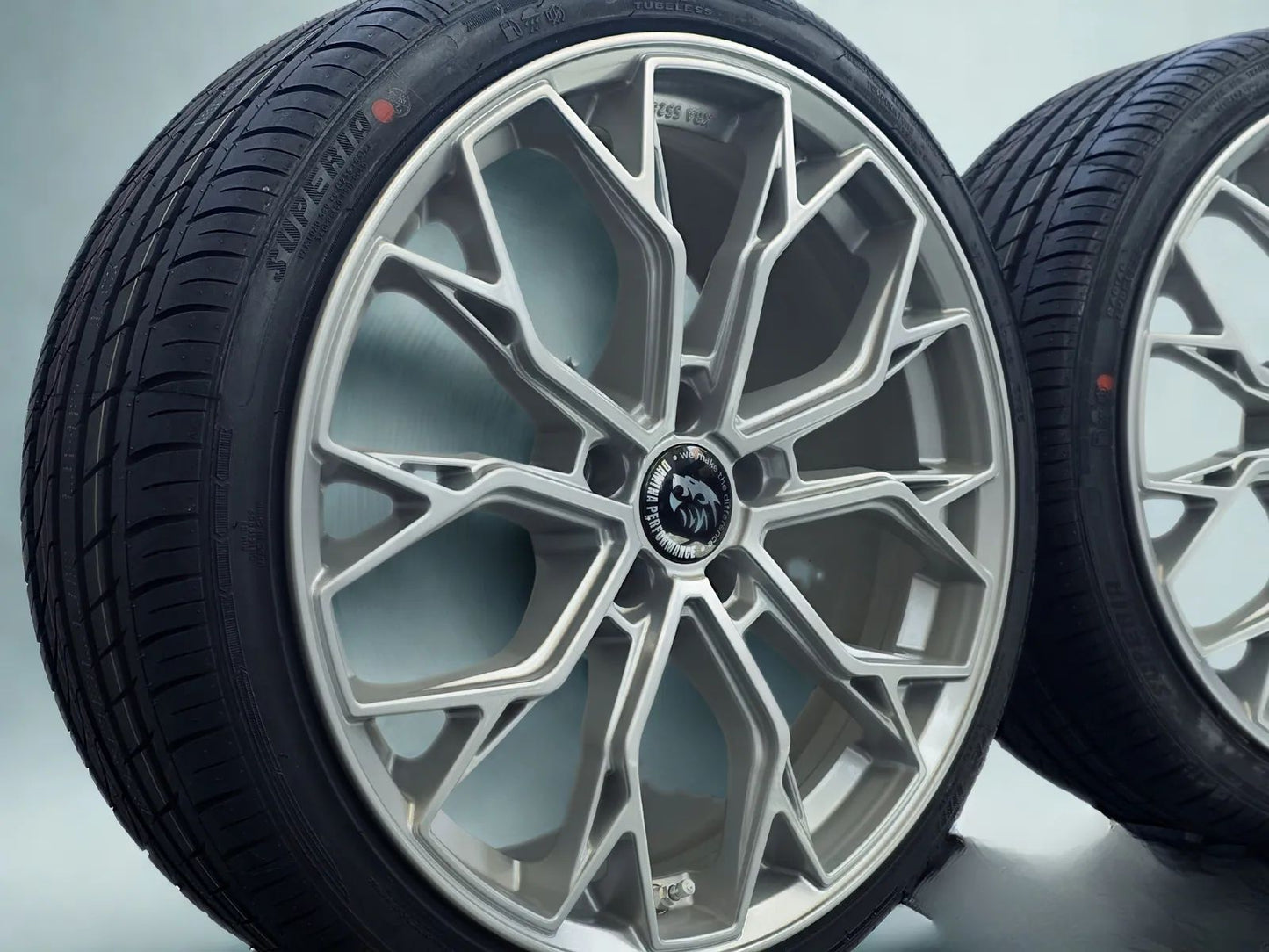 Sommerkomplettradsatz, FF-Wheels FF02, 8,5x19 ET45 5x112 mit 235/35 R19 91Y in silber