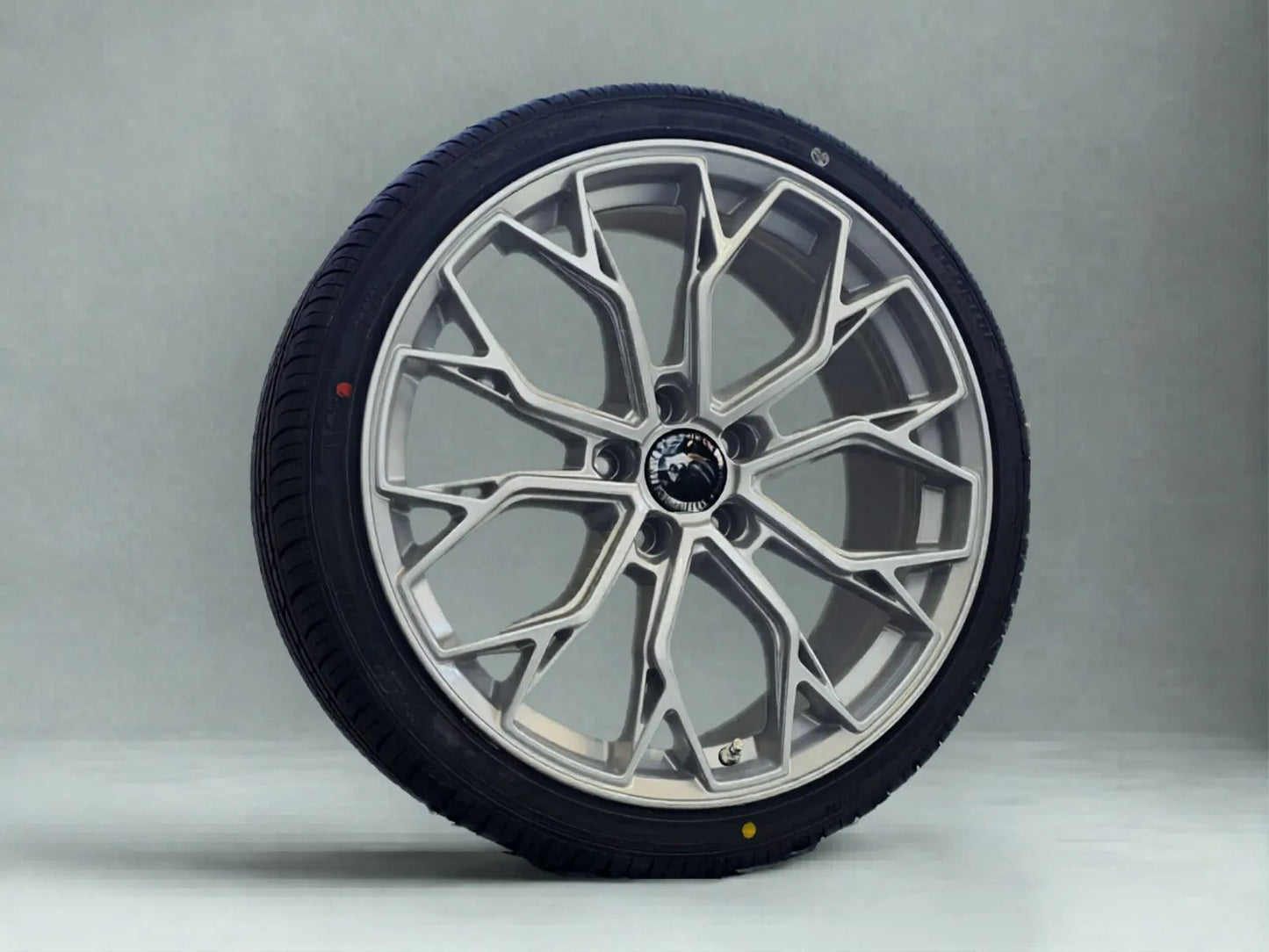 Sommerkomplettradsatz, FF-Wheels FF02, 8,5x19 ET45 5x112 mit 235/35 R19 91Y in silber
