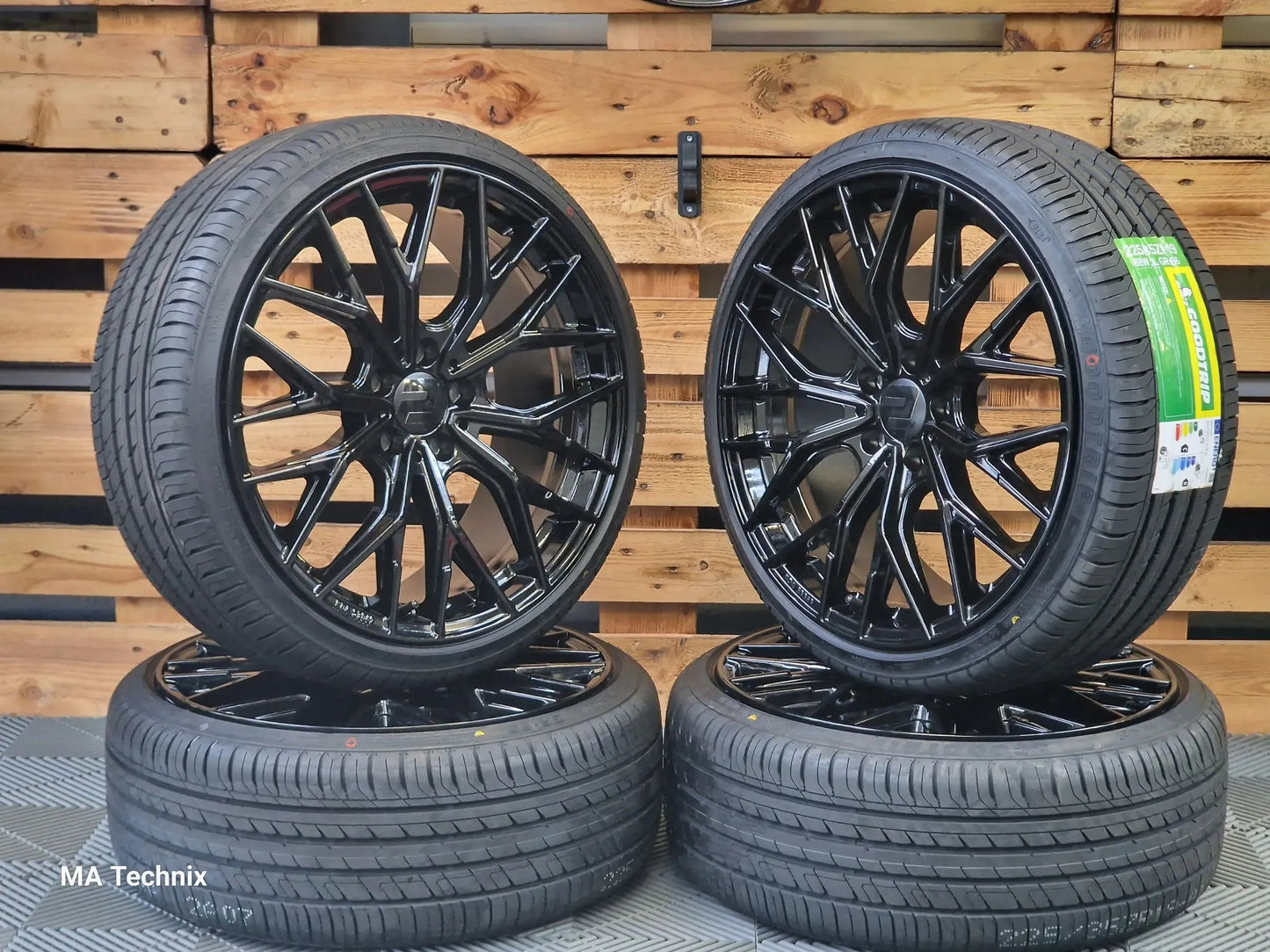 19 Zoll Sommerkomplettradsatz Wheelworld WH37 8,5x19 ET48 5x112 schwarz mit 225/35 R19