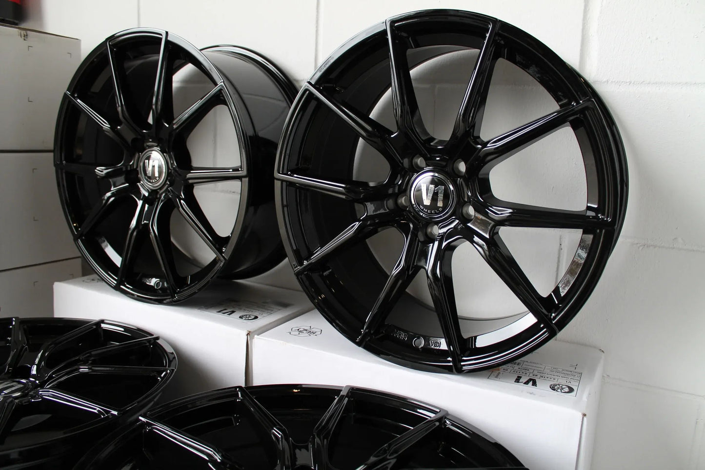 19 Zoll Felgensatz V1 Wheels V1 8,5x19 ET45 5x112