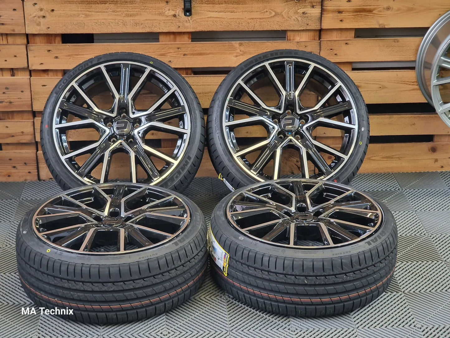 19 Zoll Sommerkompletträder 225/35 R19 Wheelworld WH34 8,5x19 ET45 schwarz poliert