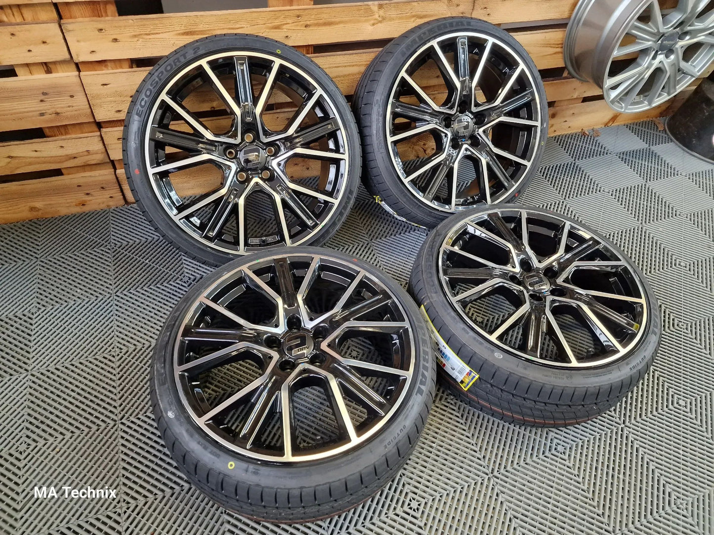 Sommerkomplettradsatz 225/40 R19 Wheelworld WH34 8,5x19 ET30 5x112 schwarz frontpoliert